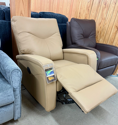 Pallisesr Power Rocker Recliner c- Traverse/Match Oak ***Factory promo Reg Price 2199.00***